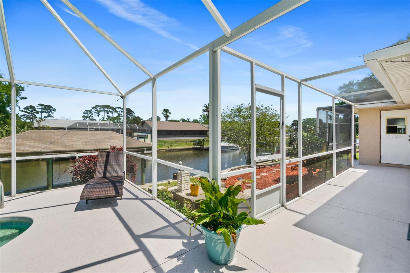 Image 44 of 75 For 13 Crescent Court S