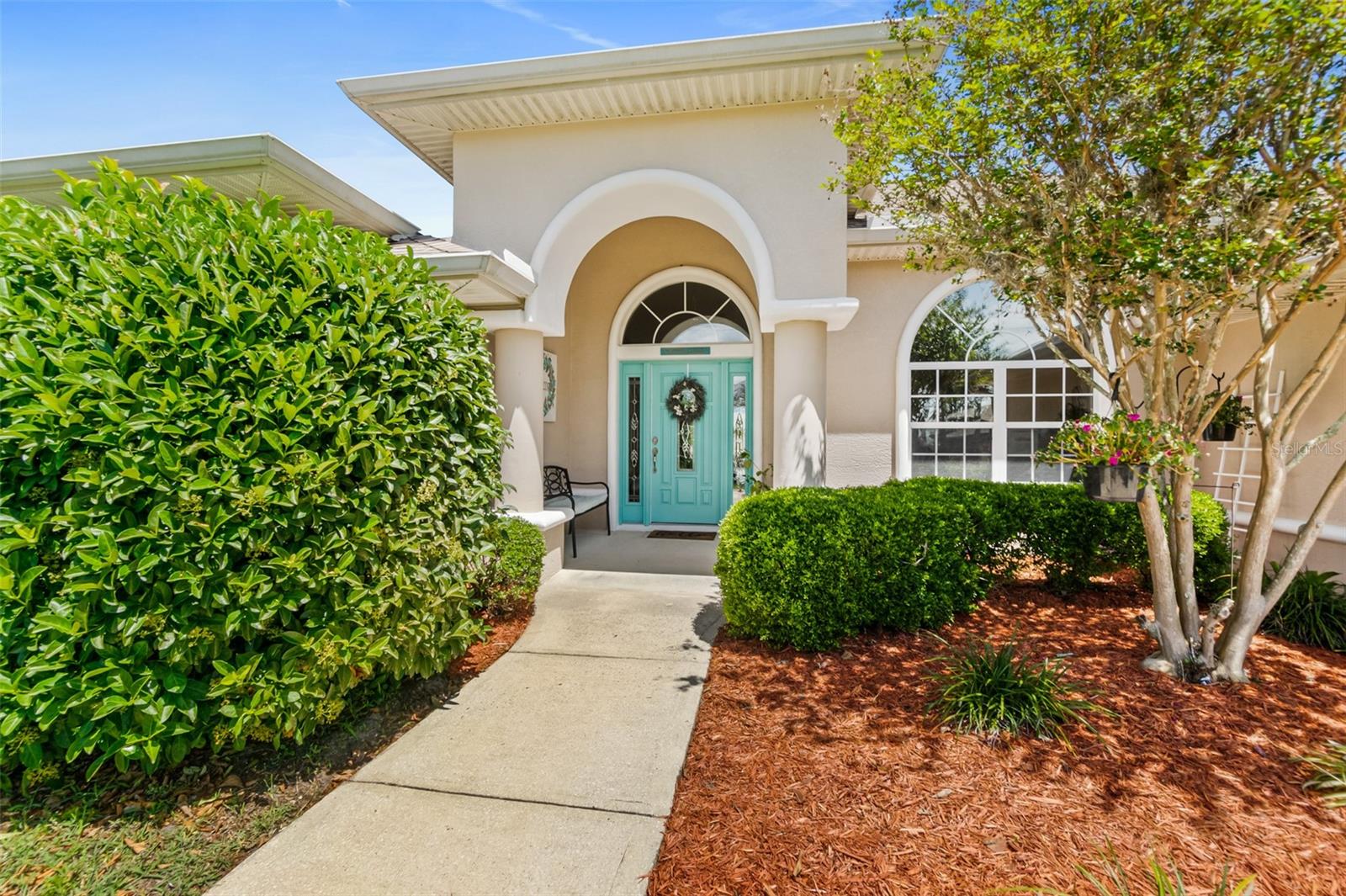 Image 7 of 75 For 13 Crescent Court S