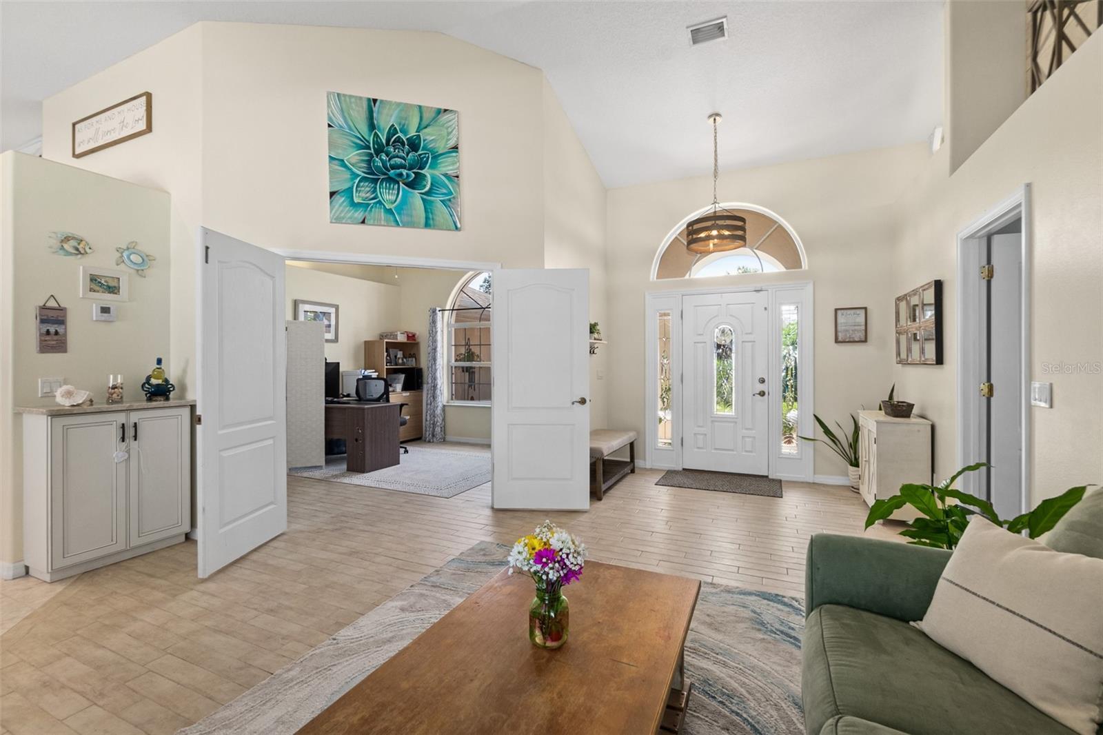Image 9 of 75 For 13 Crescent Court S