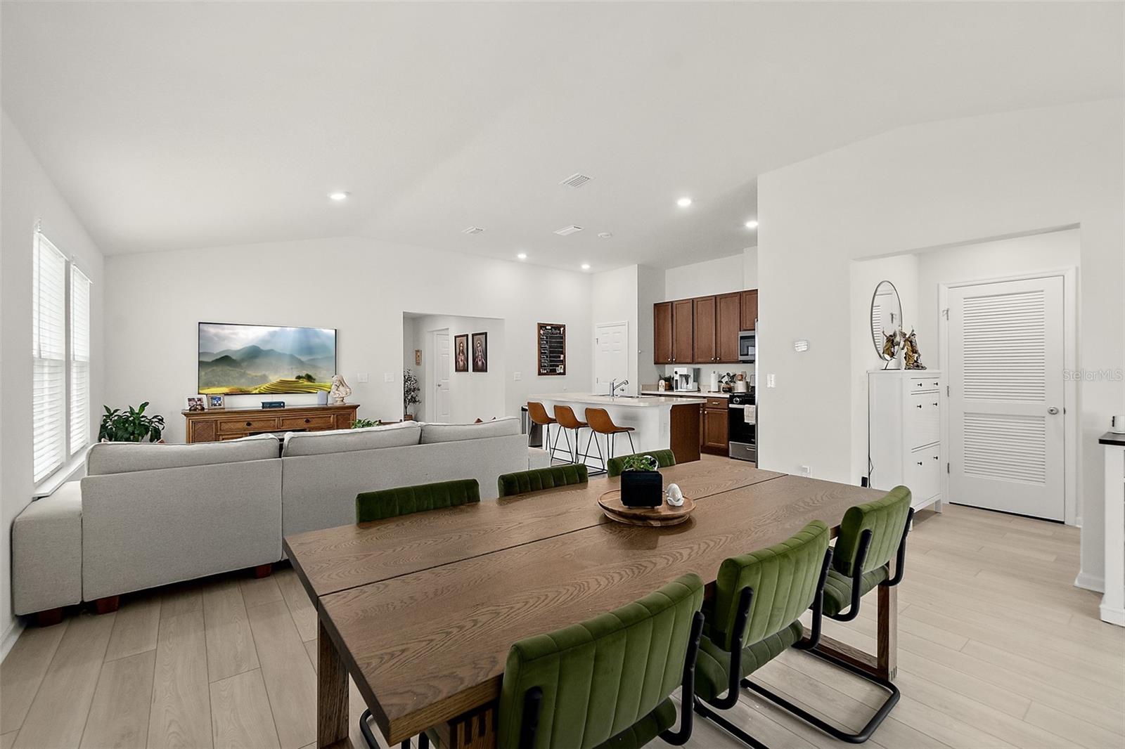 Image 11 of 42 For 27 Willow Street