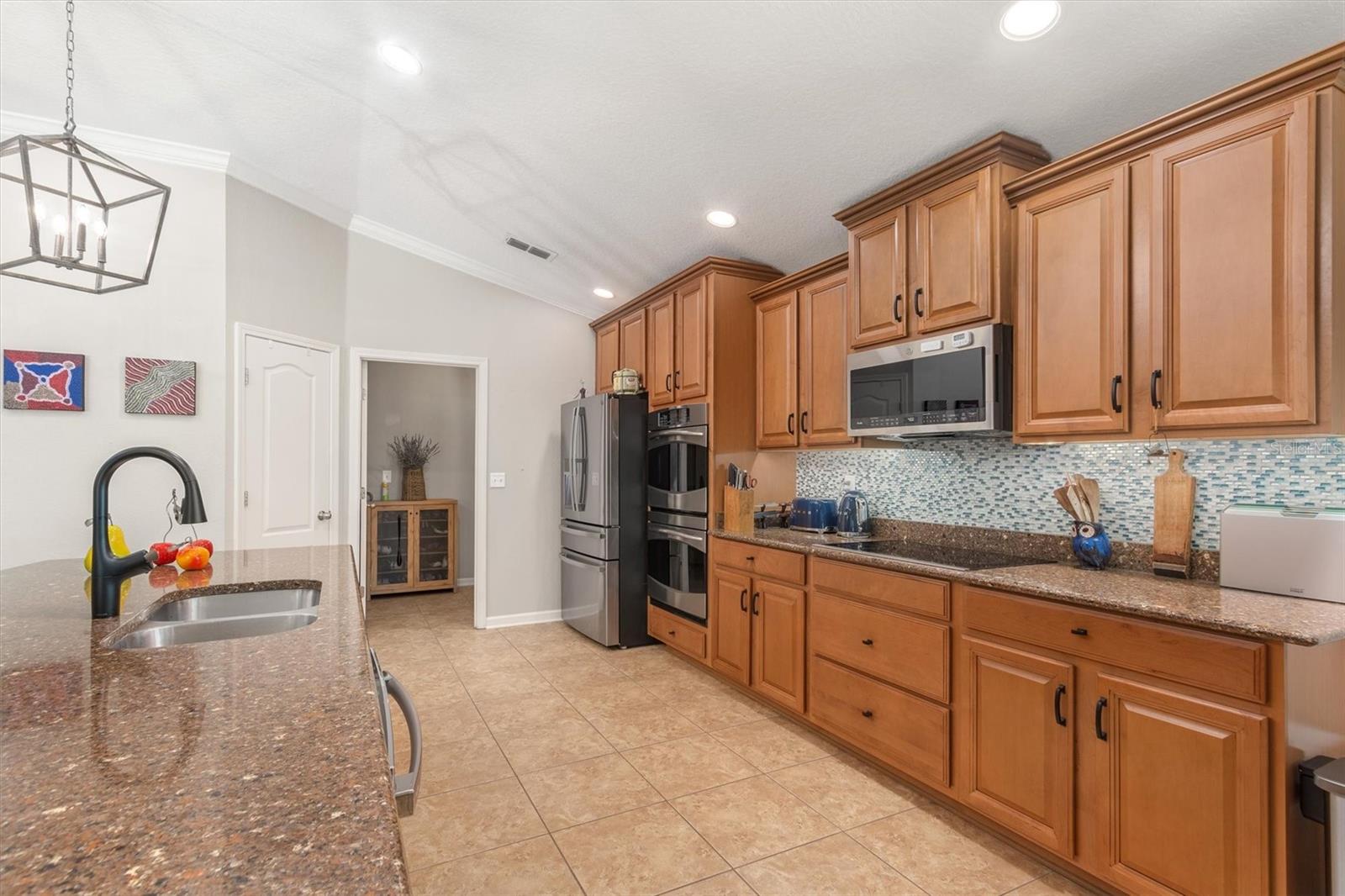 Image 18 of 47 For 2645 Cody Drive