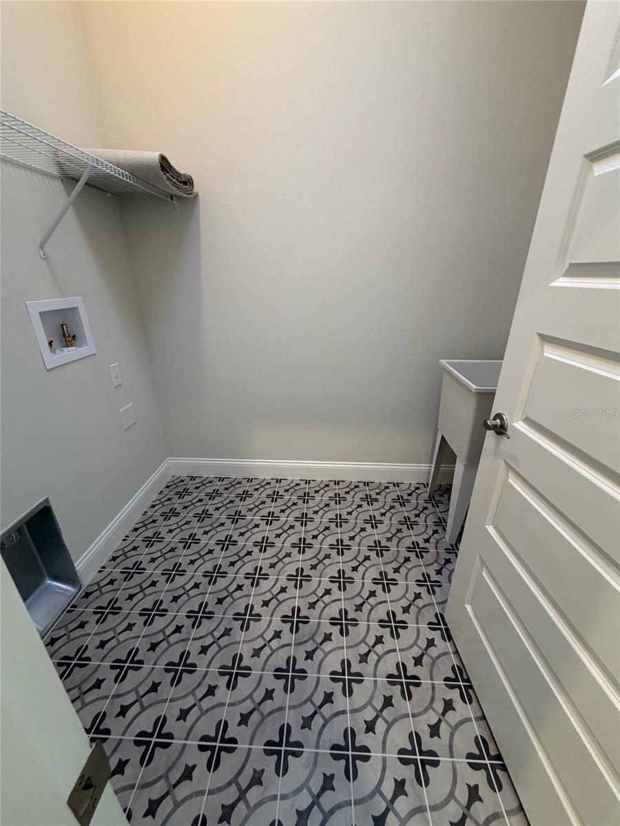 Image 14 of 14 For 250 Hawthorn Avenue