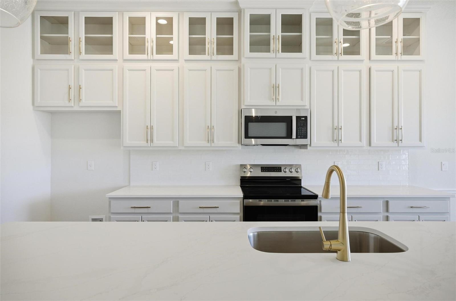 Image 17 of 25 For 250 Hawthorn Avenue