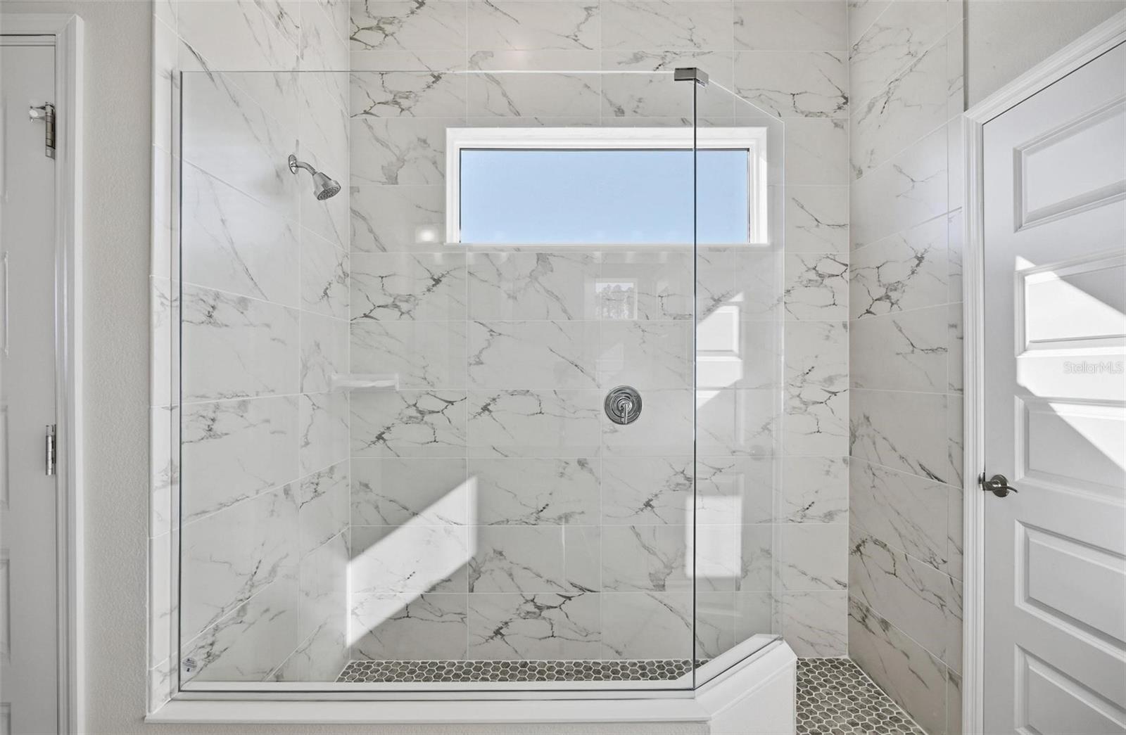 Image 23 of 25 For 250 Hawthorn Avenue