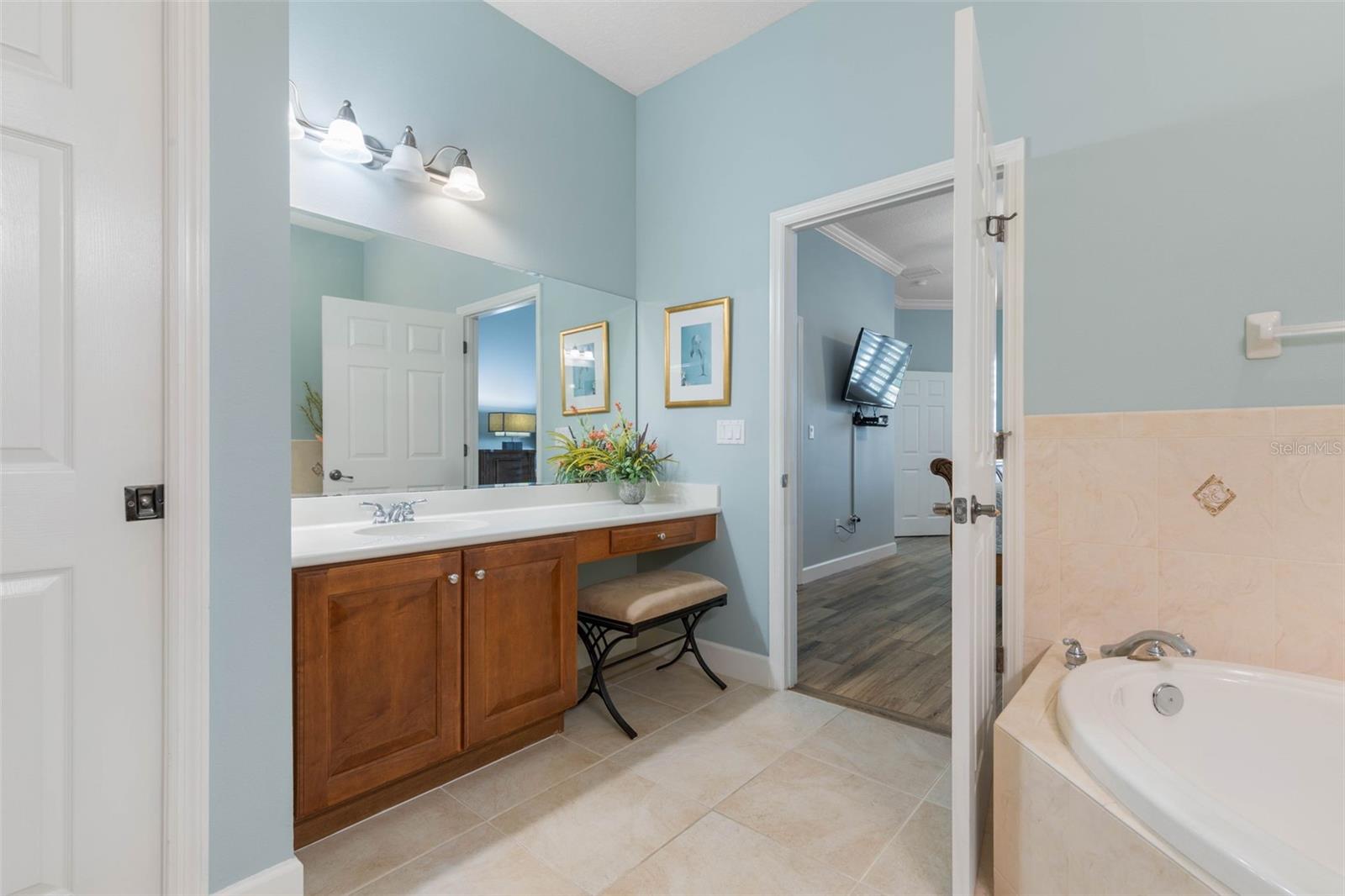 Image 31 of 82 For 1000 Cinnamon Beach Way 941