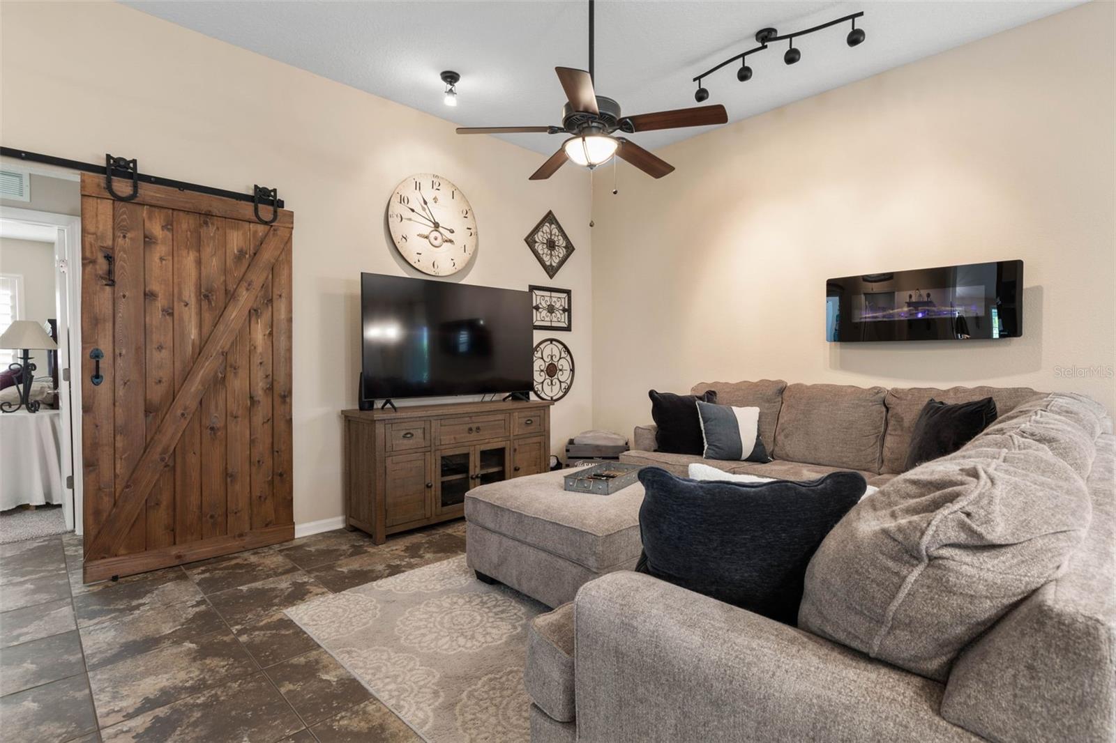 Image 14 of 68 For 88 Arena Lake Drive