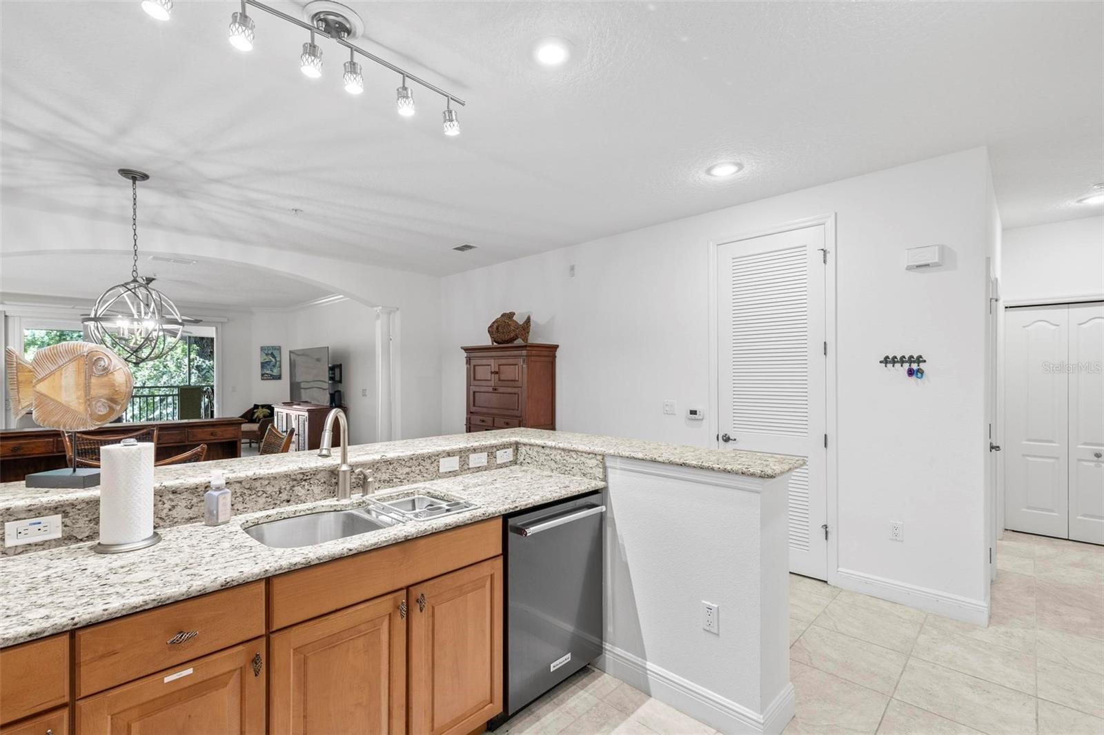 Image 11 of 46 For 115 Riverview Bend S 2123