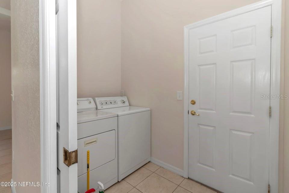 Image 18 of 38 For 11741 72nd Circle
