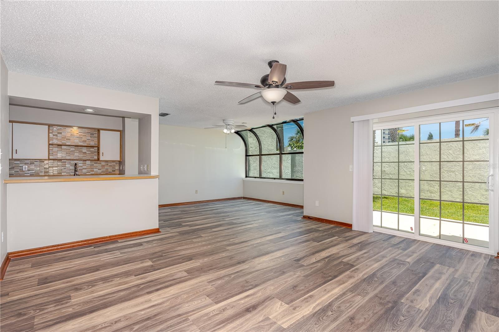 Image 9 of 40 For 200 Florida Shores Boulevard