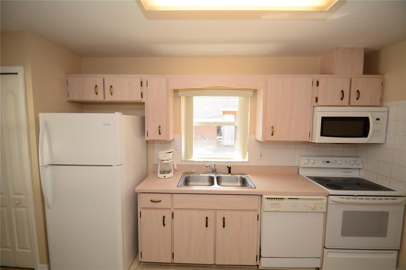 Image 6 of 19 For 4 Wheeler Place B