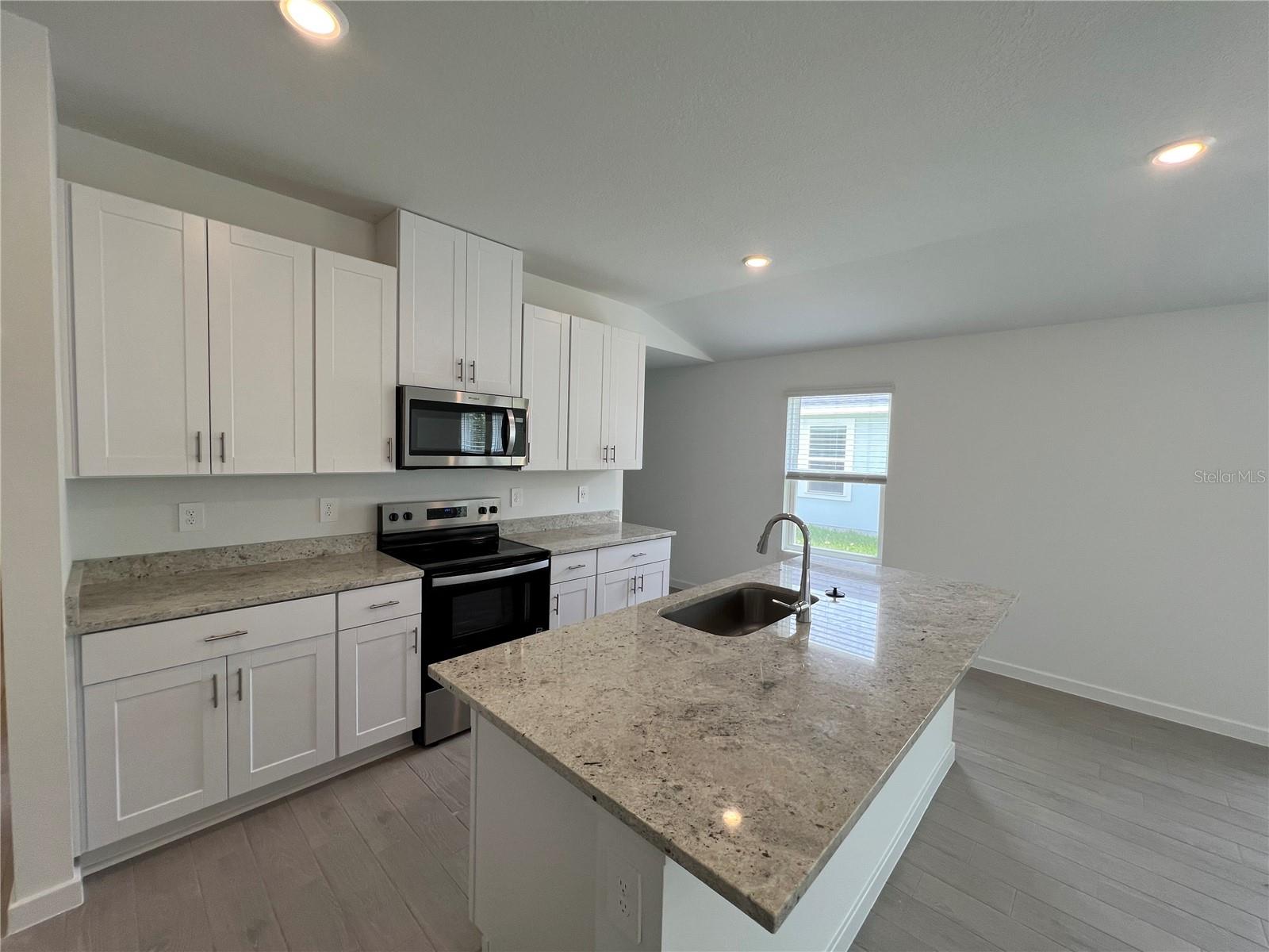 Image 10 of 50 For 28 Derbyshire Drive