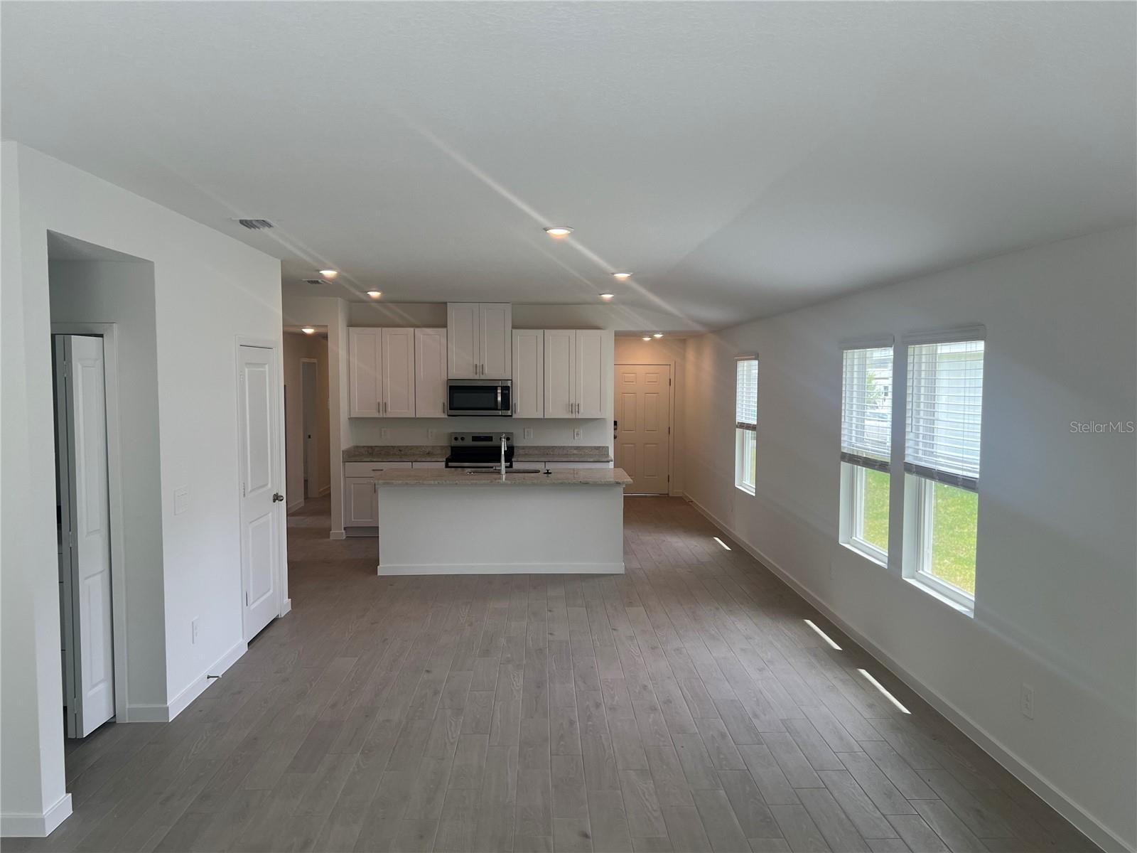 Image 3 of 50 For 28 Derbyshire Drive