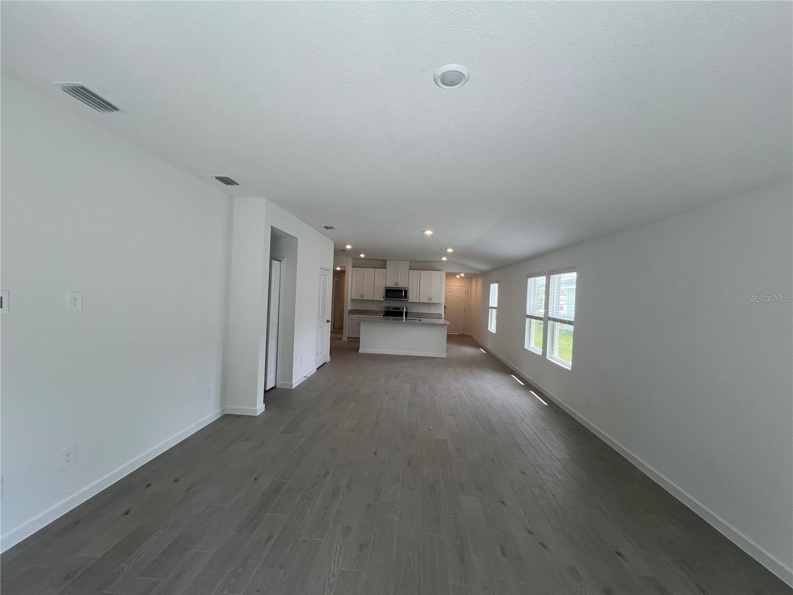 Image 5 of 50 For 28 Derbyshire Drive