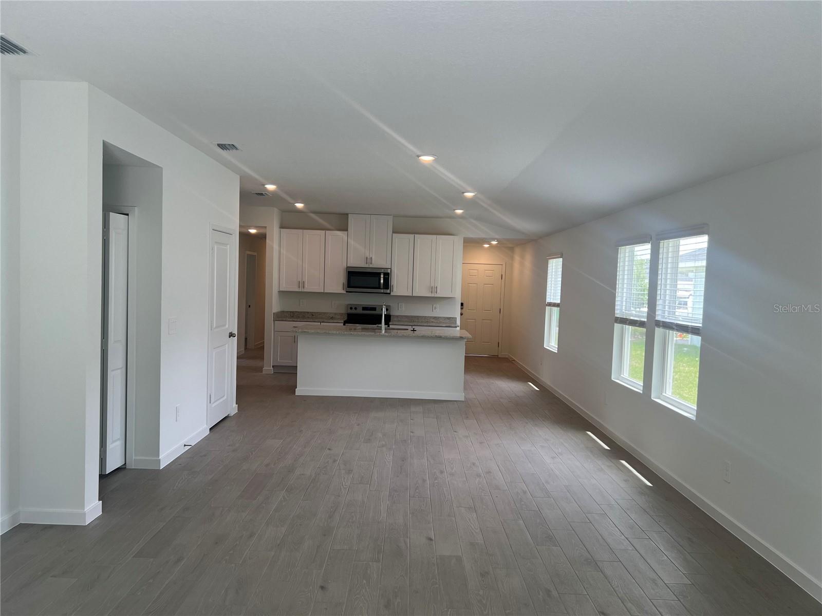 Image 6 of 50 For 28 Derbyshire Drive
