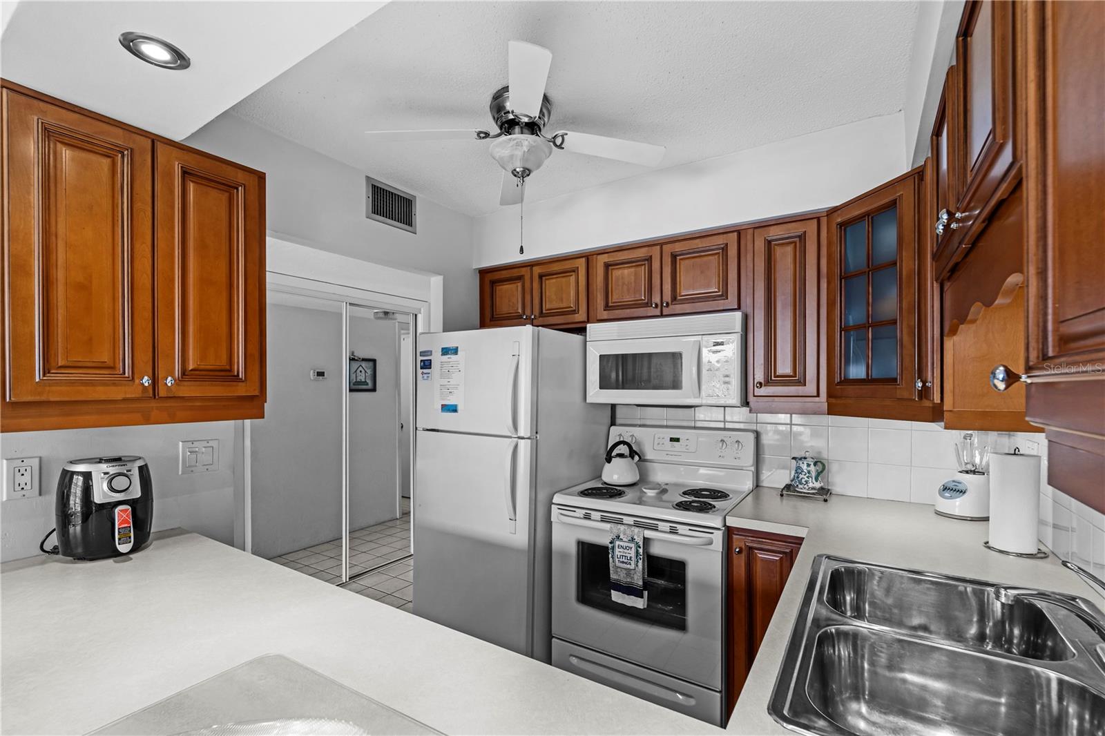 Image 10 of 32 For 1433 Atlantic Avenue 227