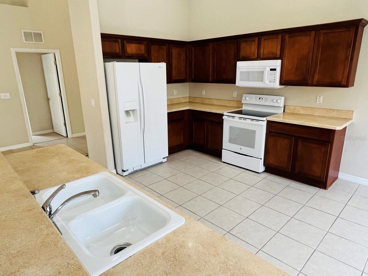 Image 3 of 12 For 121 Raintree Circle