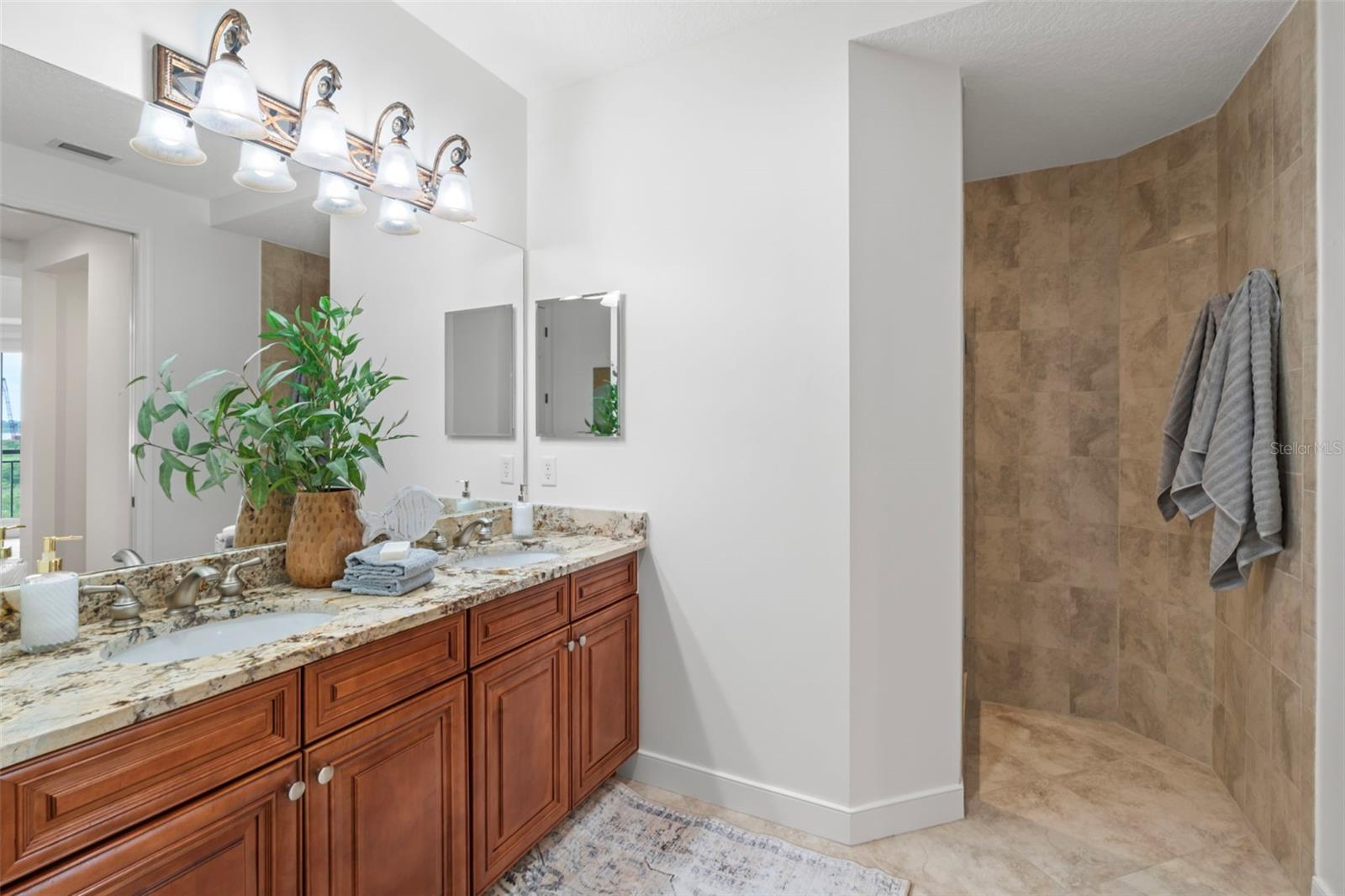 Image 24 of 59 For 170 Pantano Cay Boulevard 4202