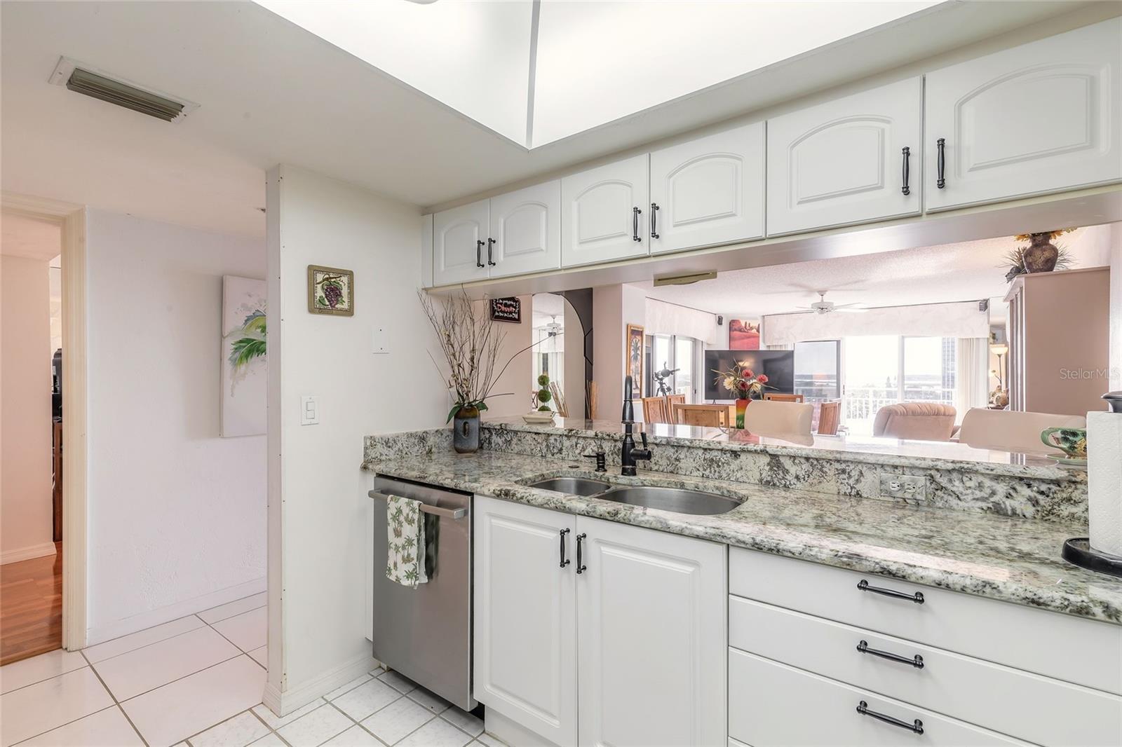 Image 6 of 57 For 2967 Atlantic Avenue 708