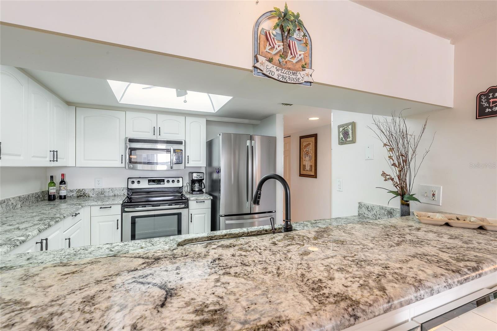 Image 7 of 57 For 2967 Atlantic Avenue 708