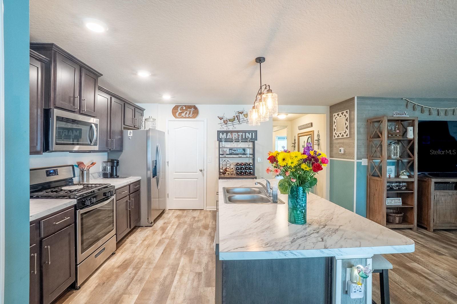 Image 16 of 61 For 15 Grand Par Court