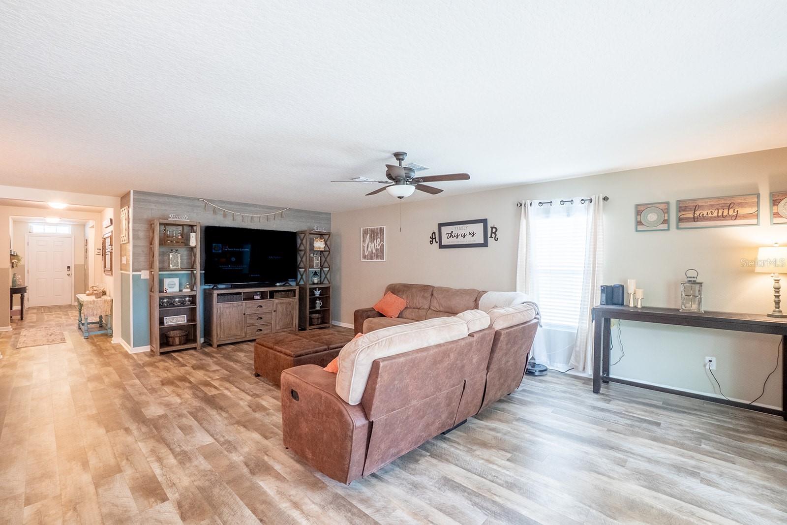 Image 22 of 61 For 15 Grand Par Court