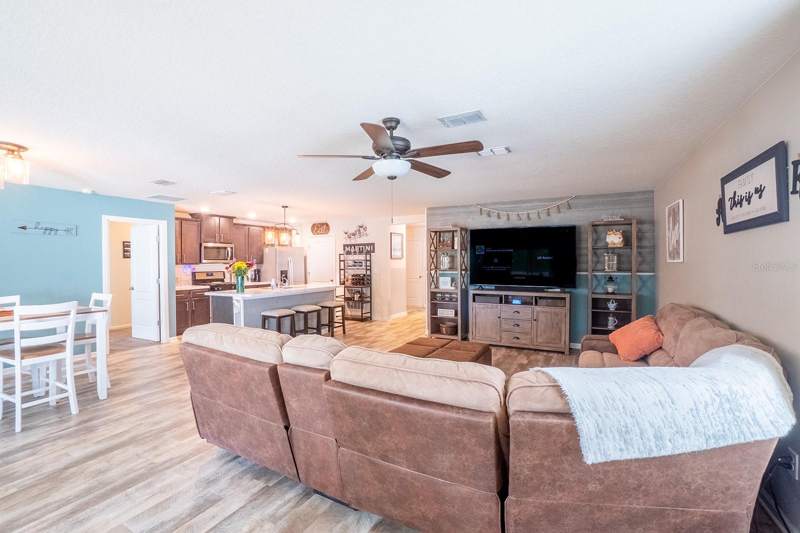 Image 23 of 61 For 15 Grand Par Court