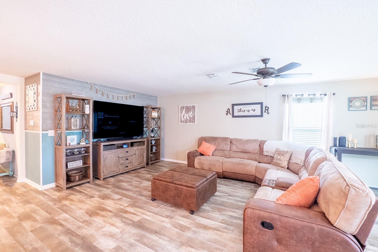 Image 24 of 61 For 15 Grand Par Court