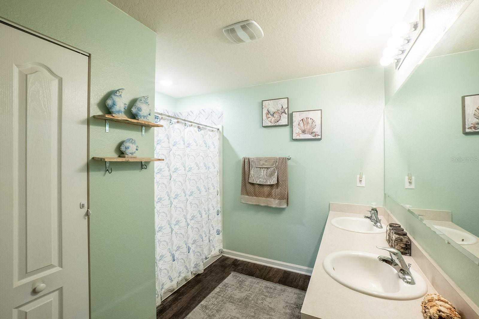 Image 32 of 61 For 15 Grand Par Court