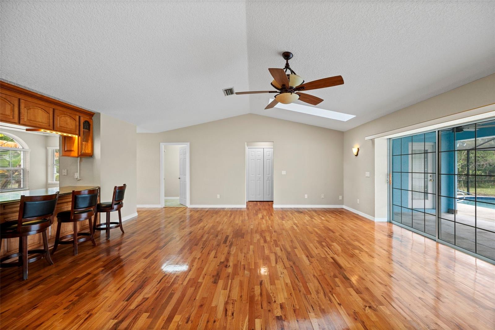 Image 15 of 66 For 1501 Lambert Avenue