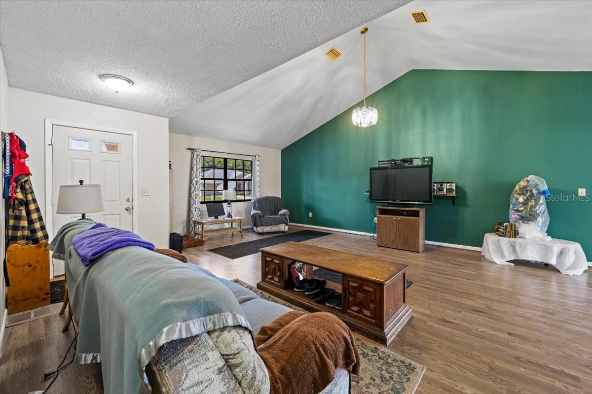 Image 16 of 35 For 2 Black Oak Court