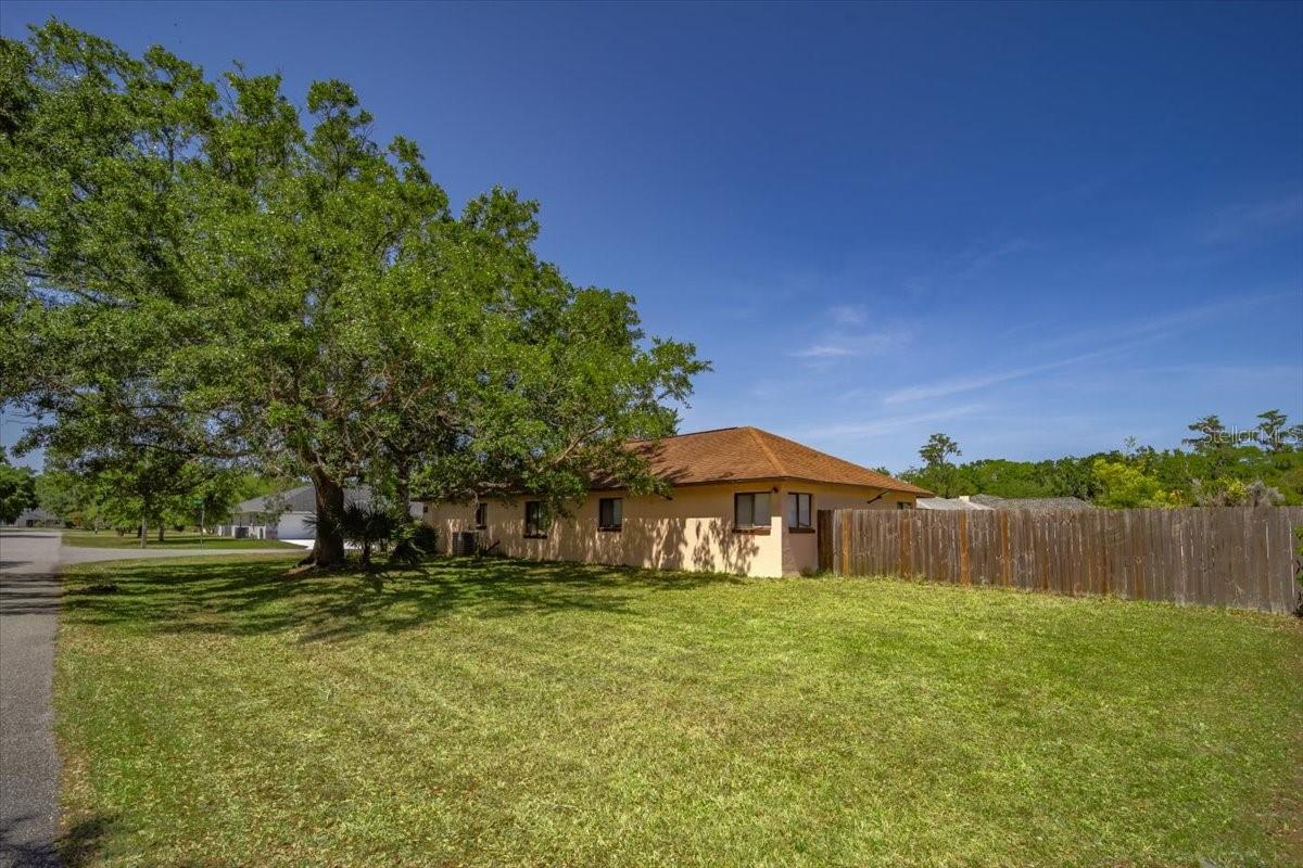 Image 4 of 35 For 2 Black Oak Court