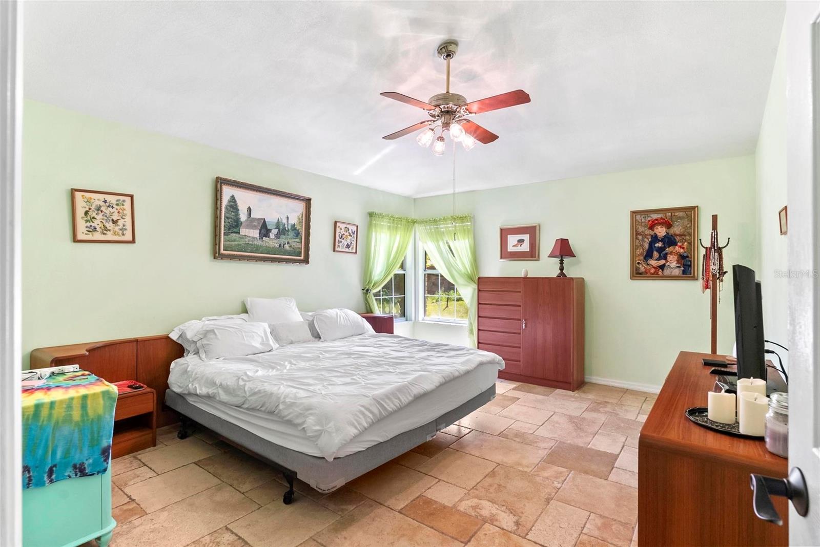 Image 36 of 63 For 4008 Acoma Drive