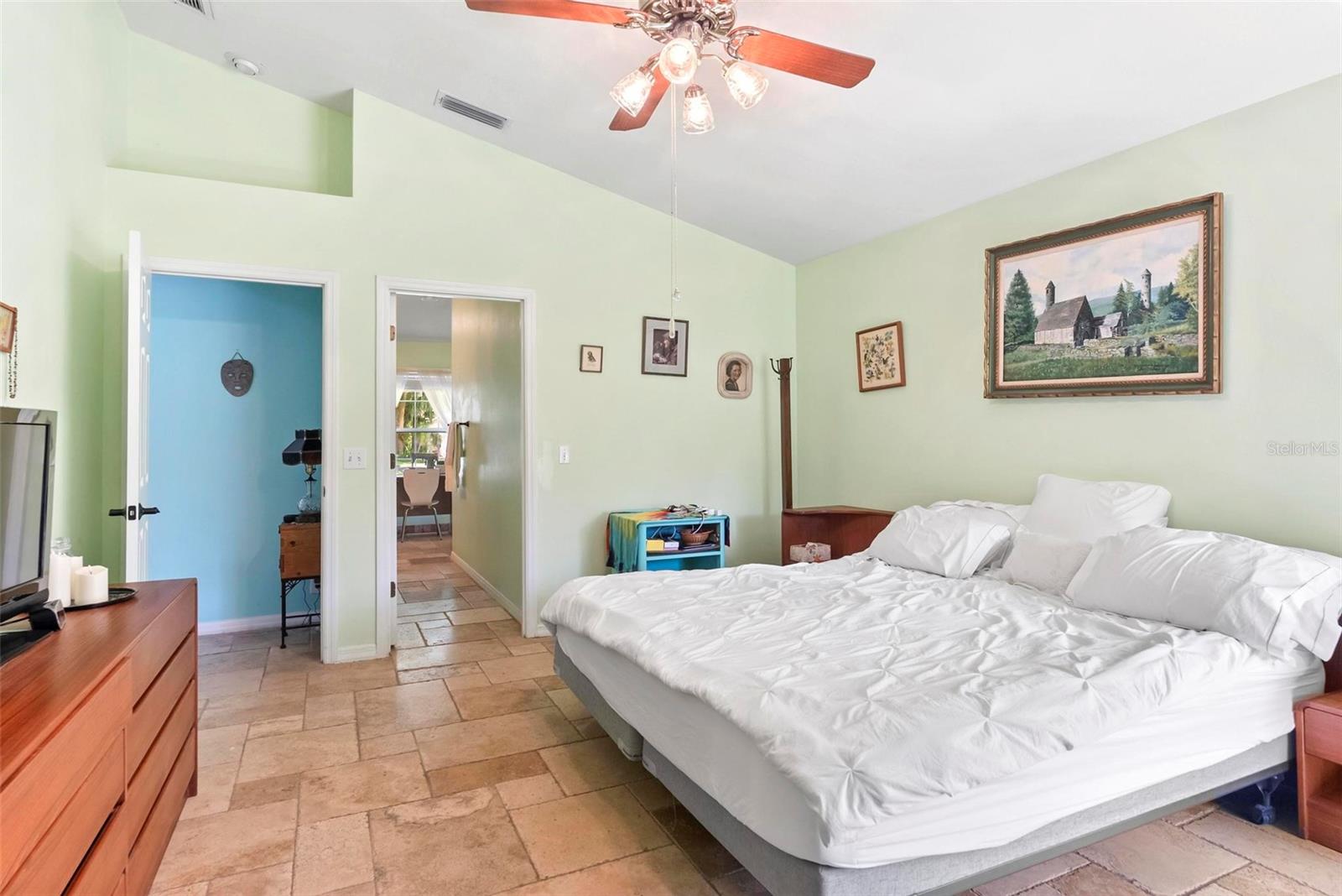 Image 37 of 63 For 4008 Acoma Drive