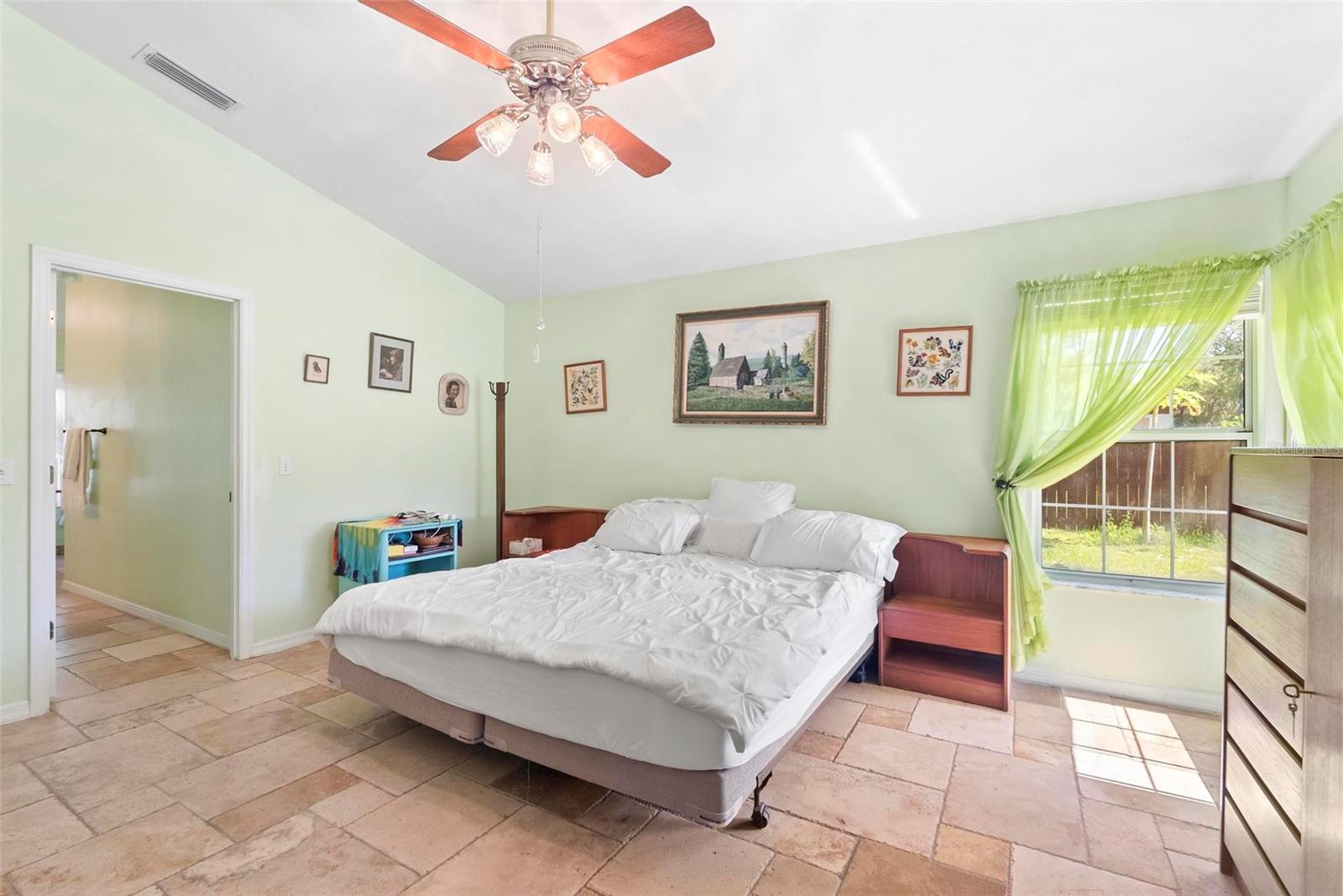 Image 39 of 63 For 4008 Acoma Drive