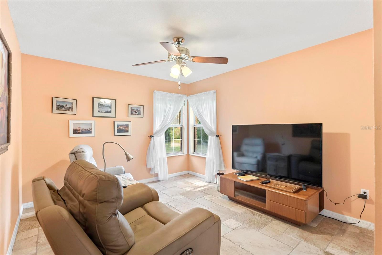 Image 51 of 63 For 4008 Acoma Drive
