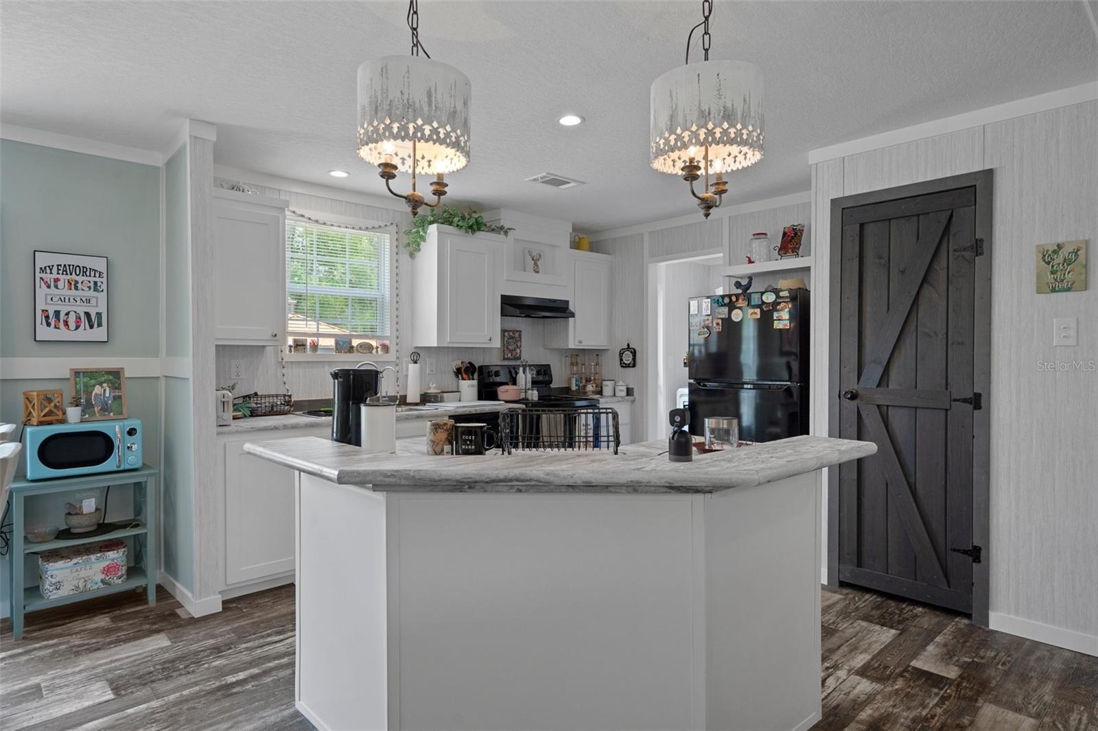 Listing photo id 9 for 7538 Organdy Lane