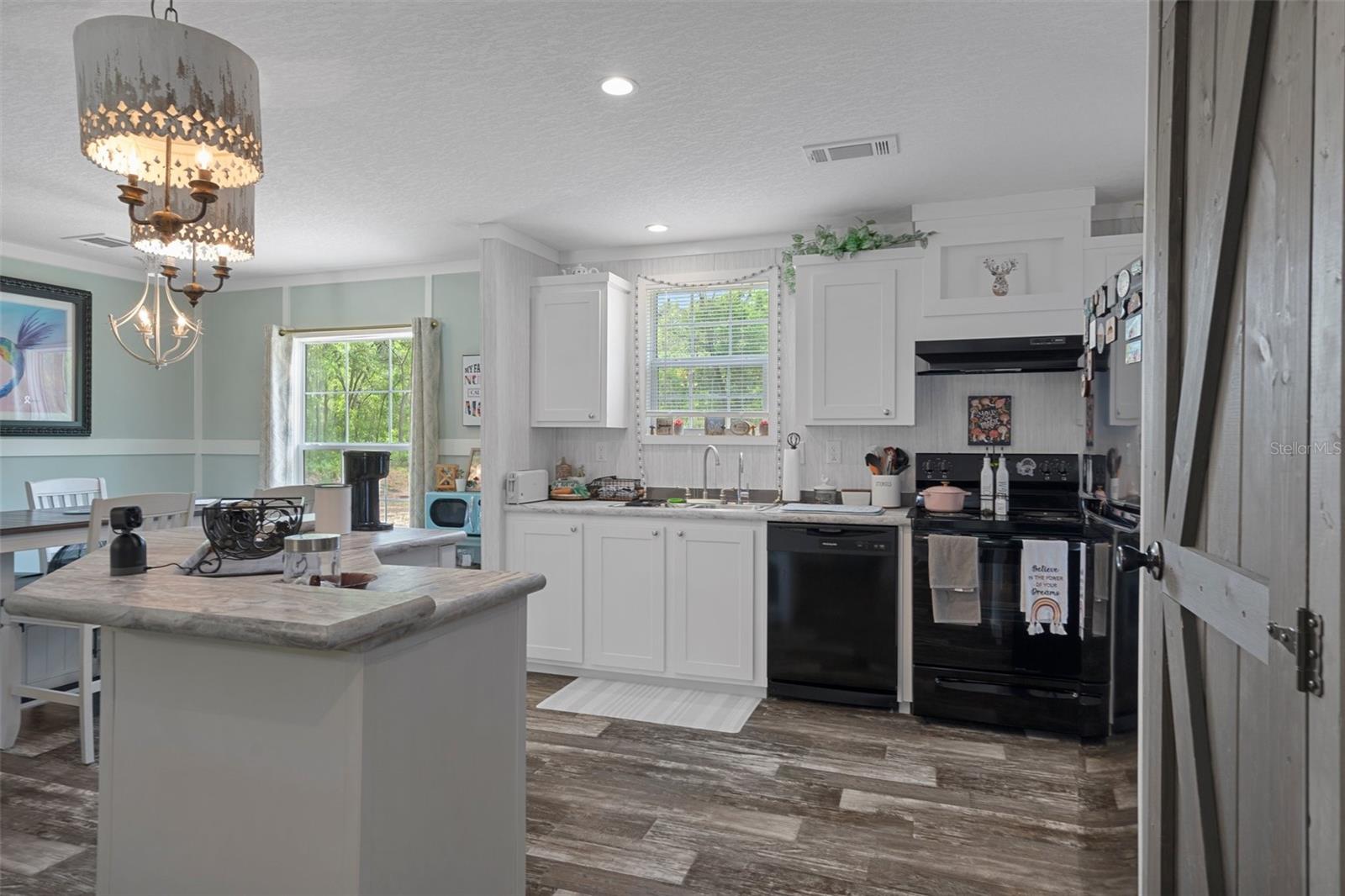 Listing photo id 10 for 7538 Organdy Lane