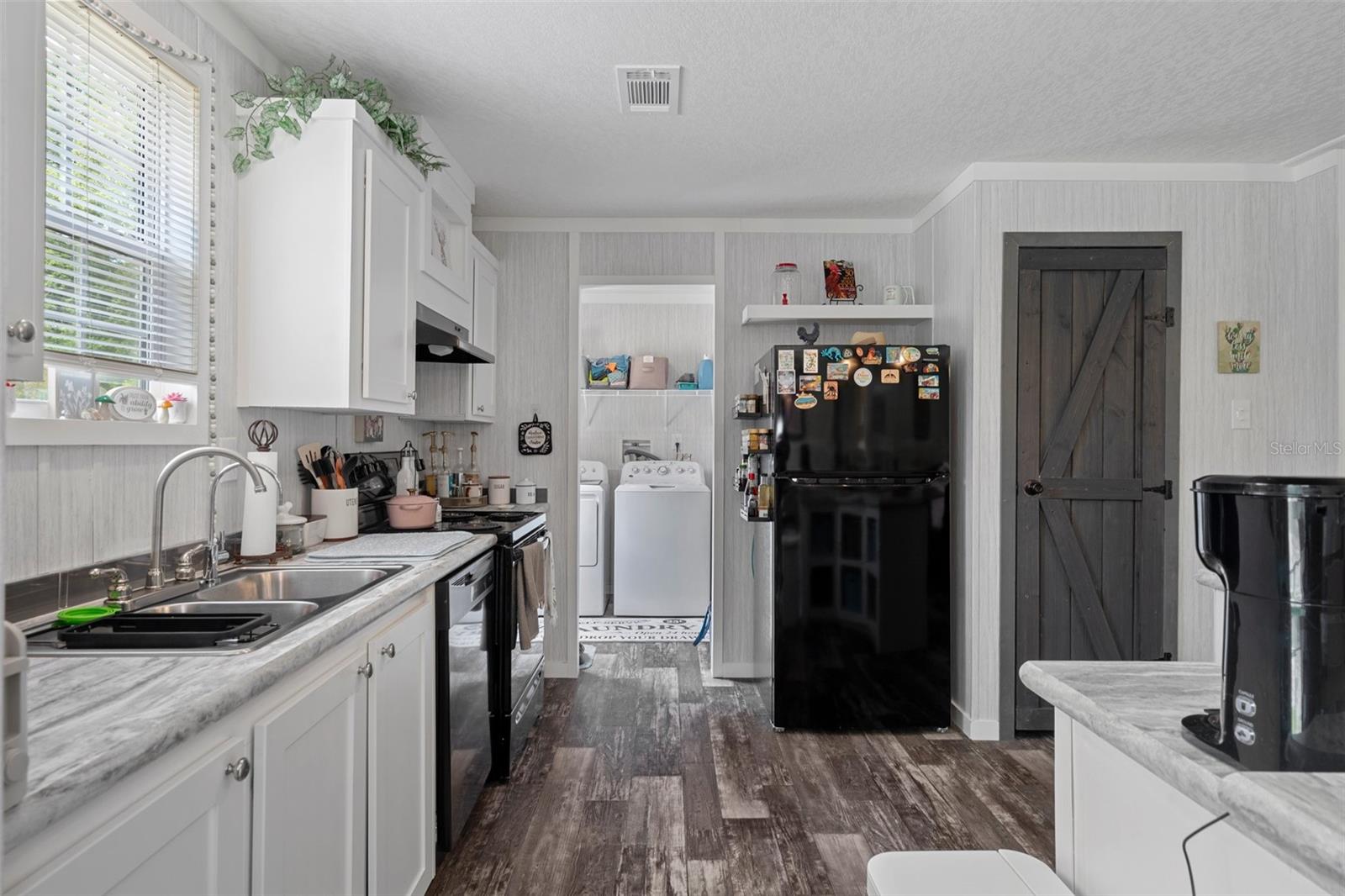 Listing photo id 11 for 7538 Organdy Lane