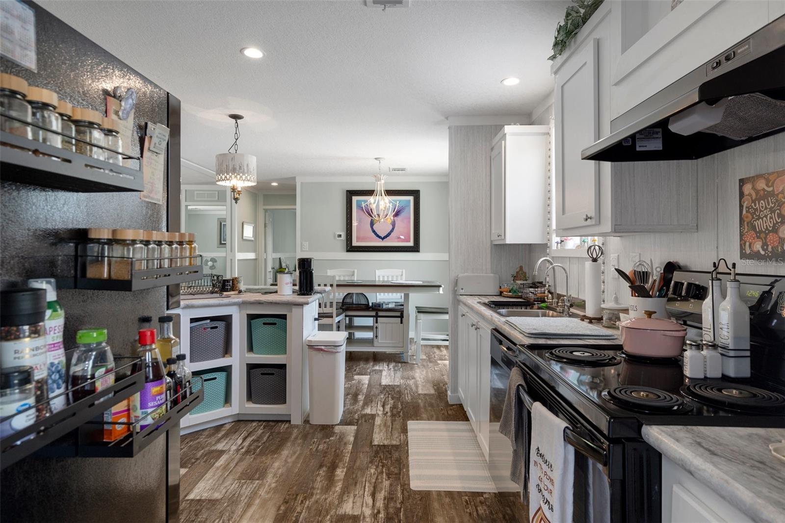 Listing photo id 12 for 7538 Organdy Lane