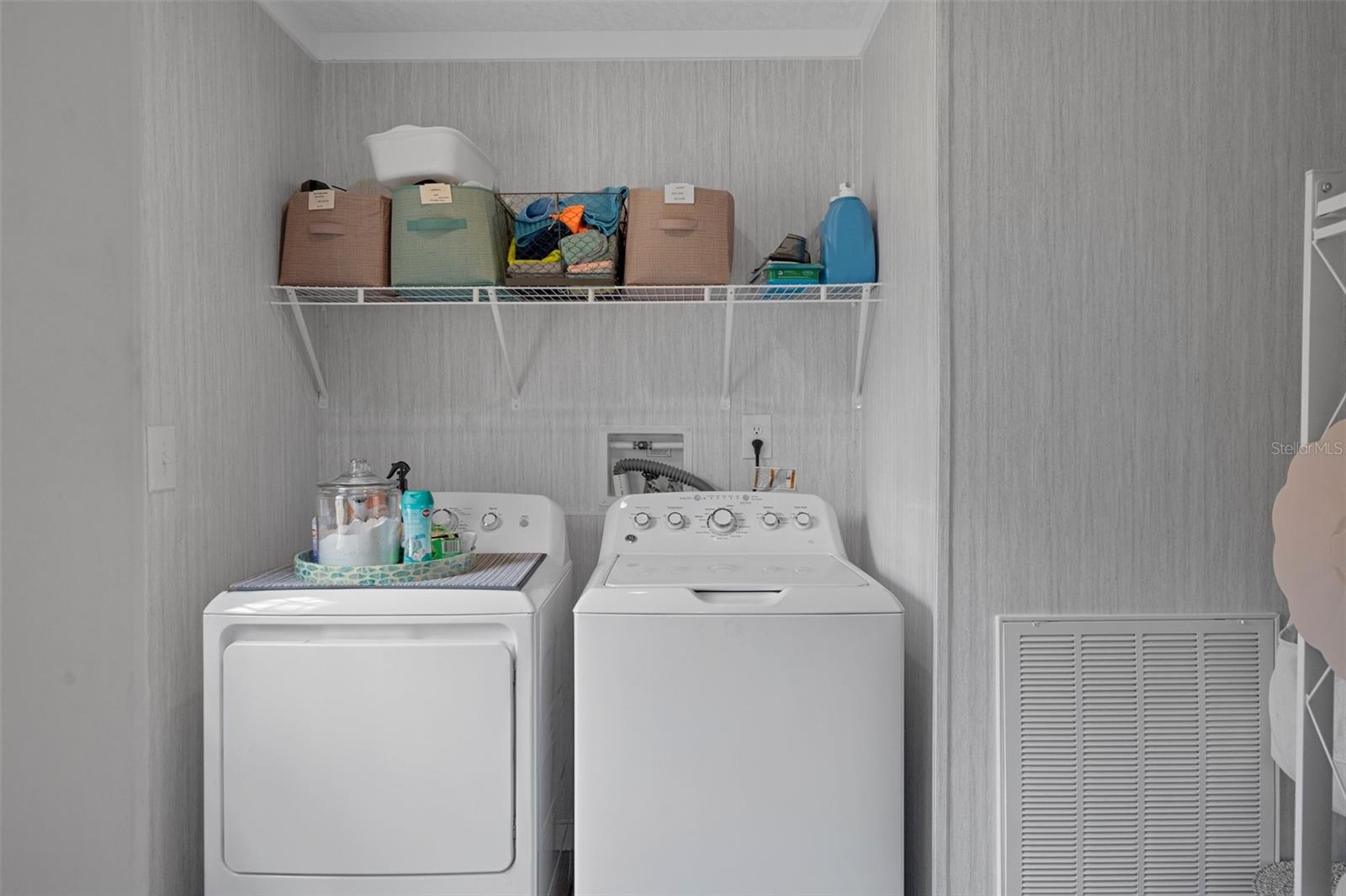 Listing photo id 13 for 7538 Organdy Lane