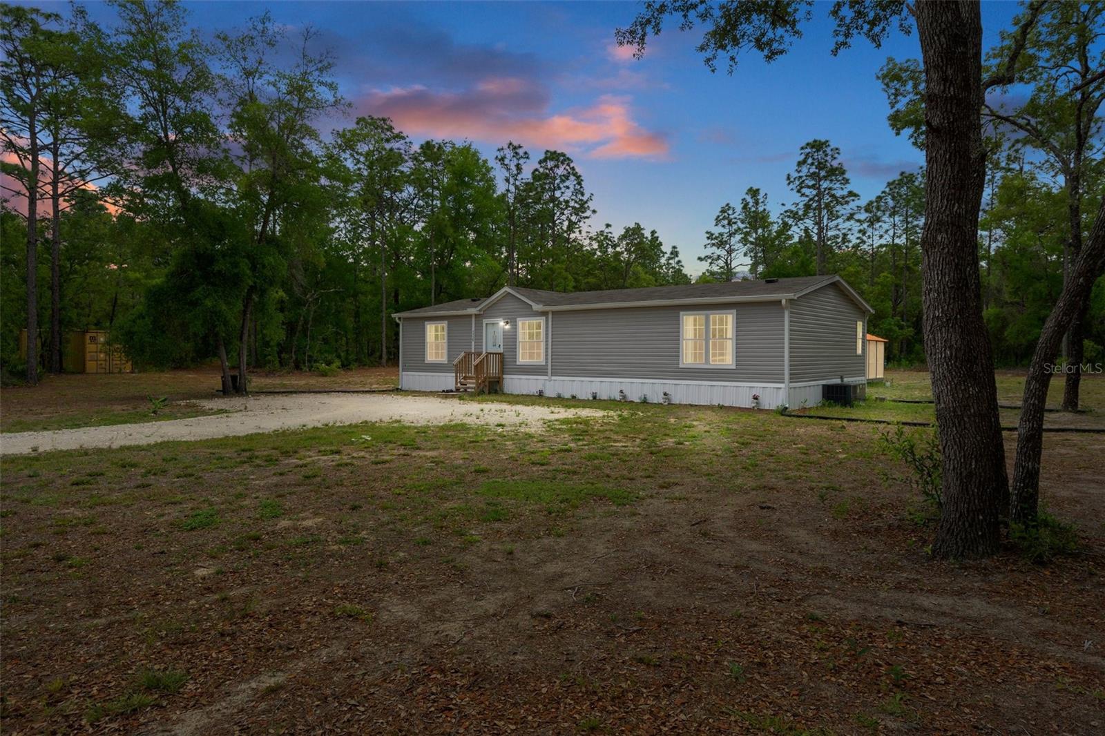 Listing photo id 0 for 7538 Organdy Lane