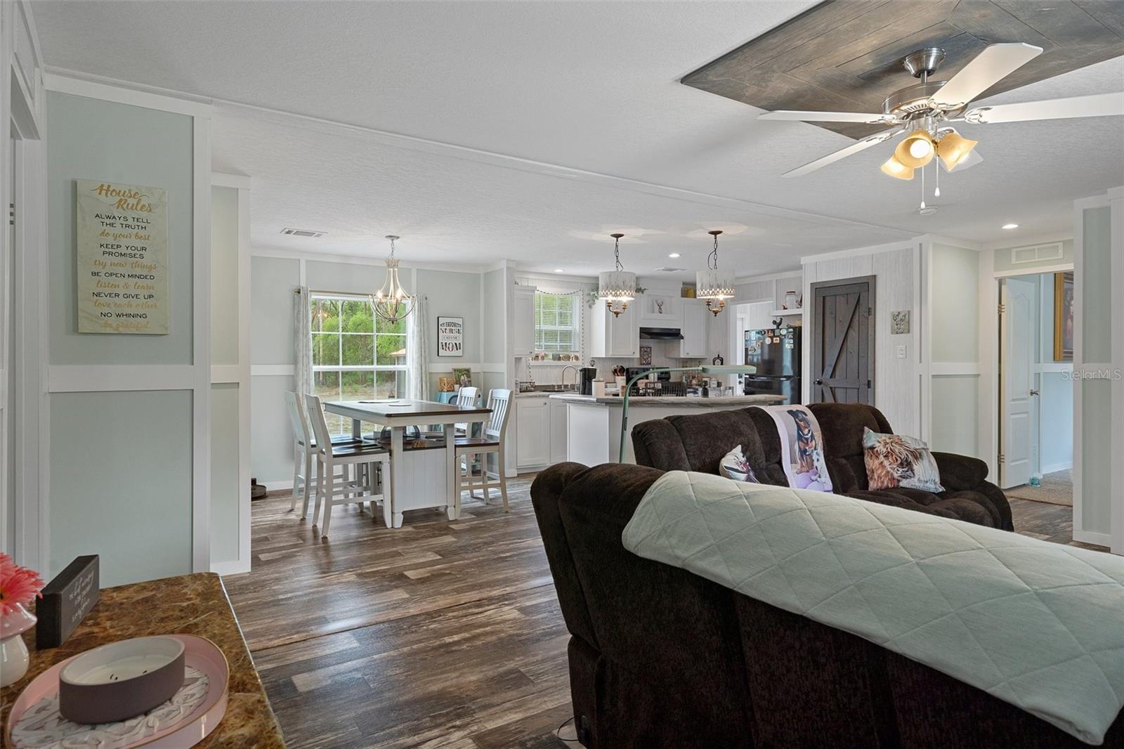 Listing photo id 2 for 7538 Organdy Lane