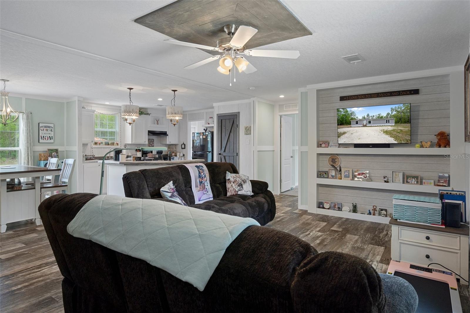 Listing photo id 3 for 7538 Organdy Lane