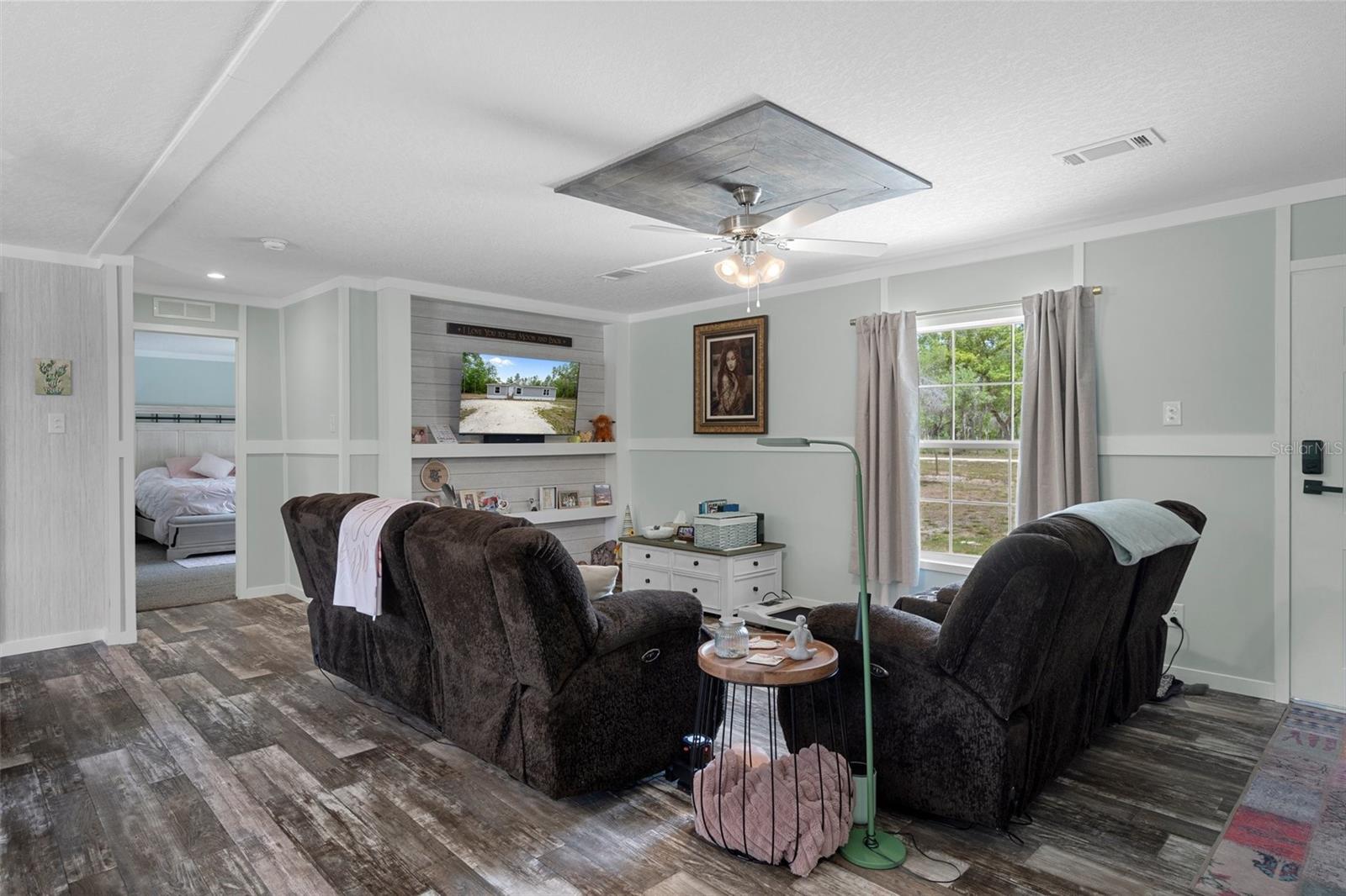 Listing photo id 4 for 7538 Organdy Lane