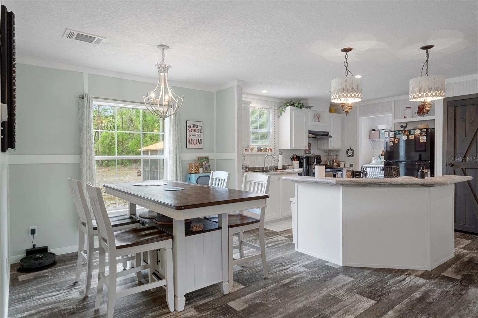 Listing photo id 7 for 7538 Organdy Lane