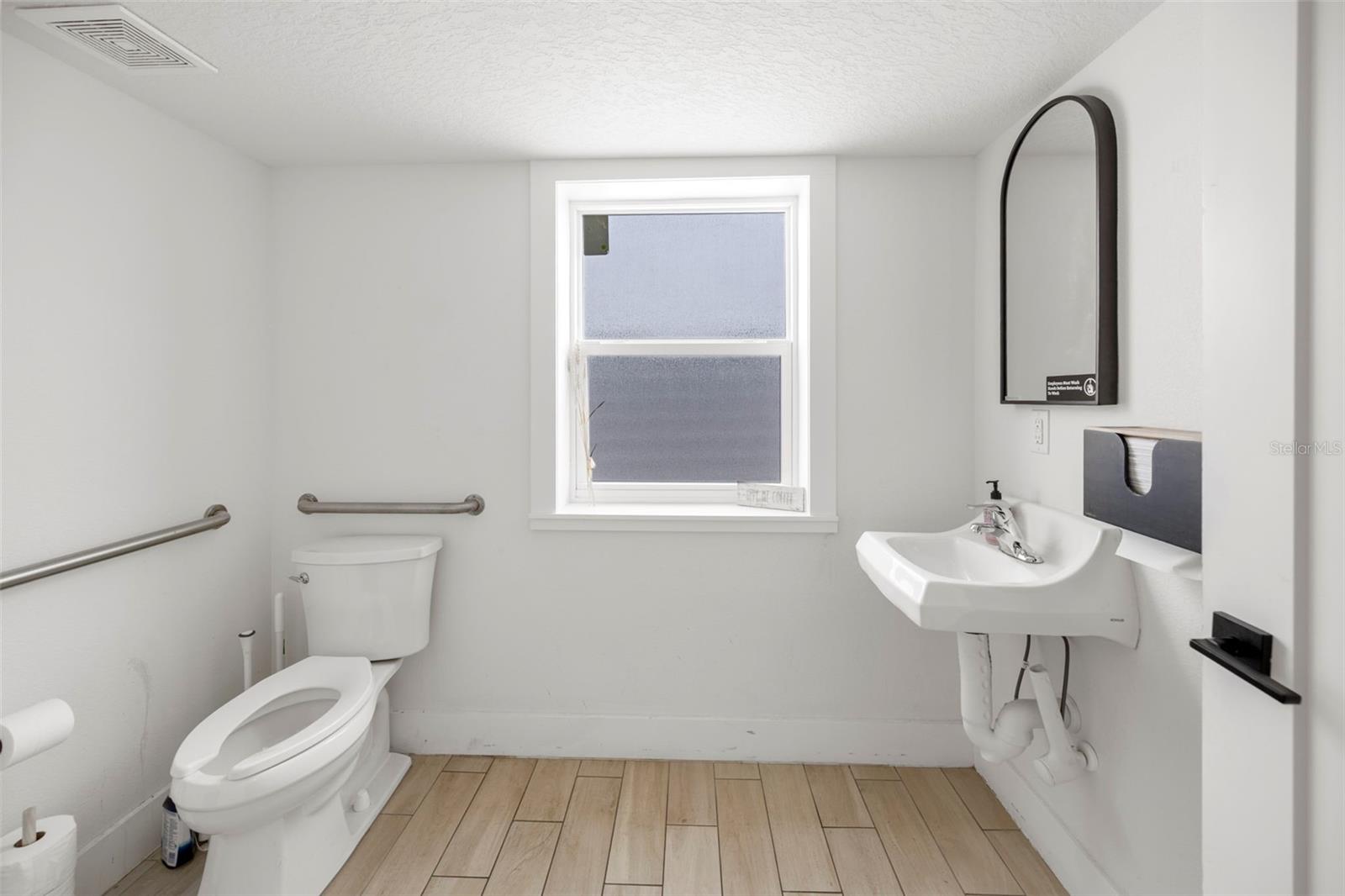 Listing photo id 27 for 701 Ocean Shore Boulevard