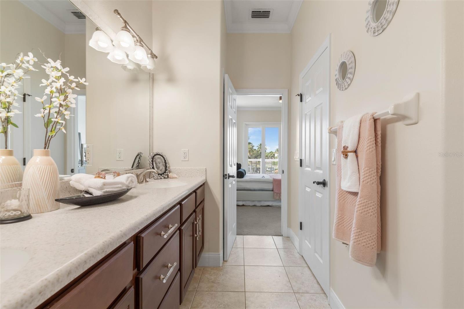 Image 43 of 75 For 220 Harbor Village Point N