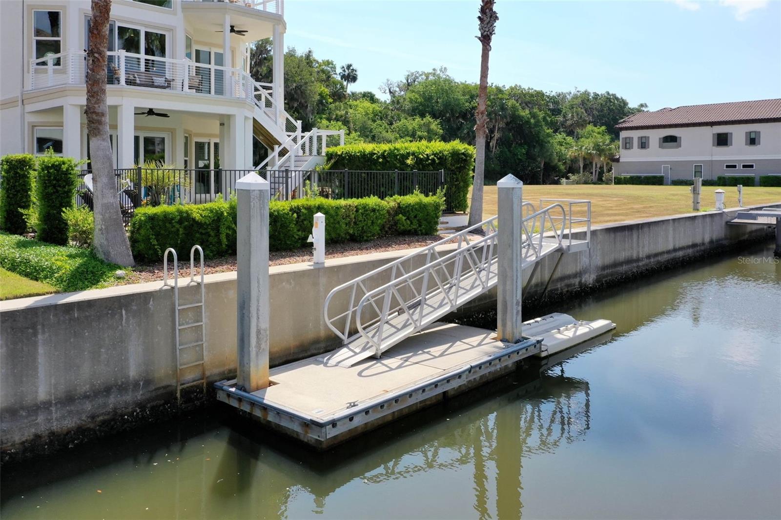 Image 5 of 75 For 220 Harbor Village Point N