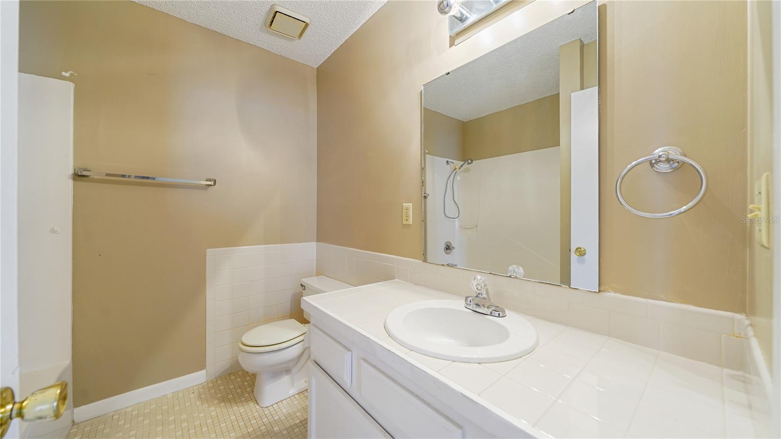 Image 17 of 49 For 689 16th Street