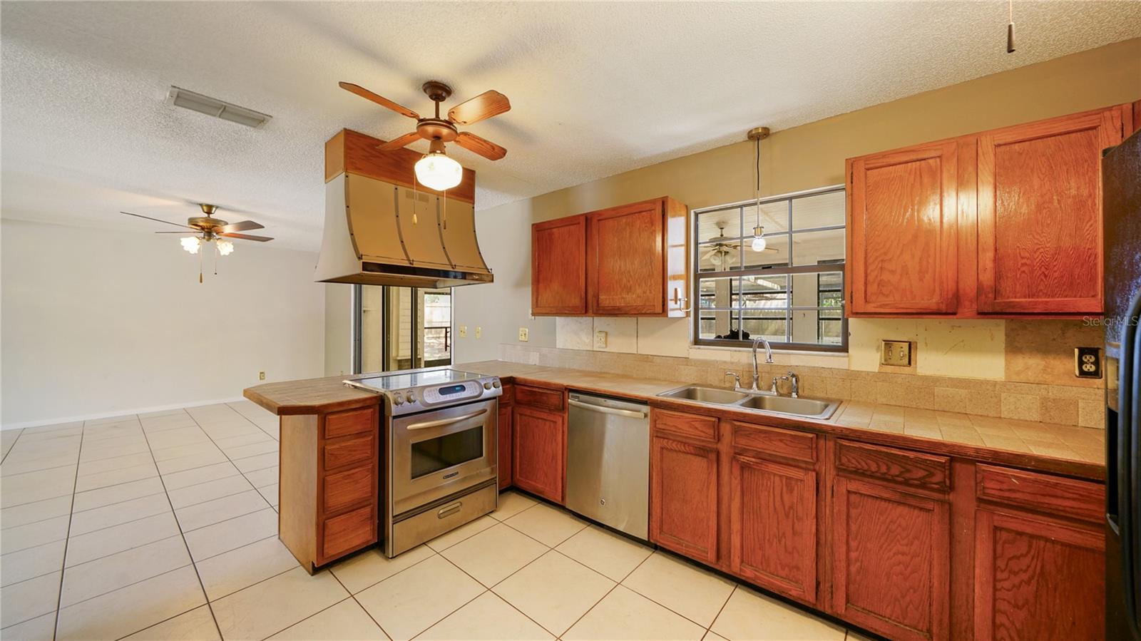 Image 9 of 49 For 689 16th Street